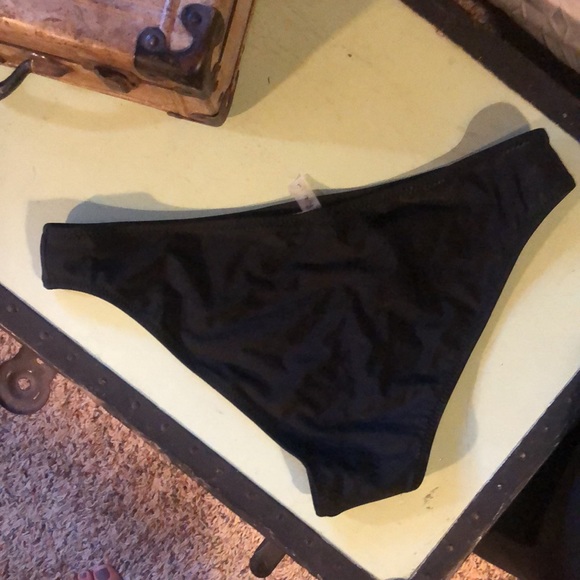 Cupshe black bikini bottoms -basic medium coverage - Picture 2 of 3